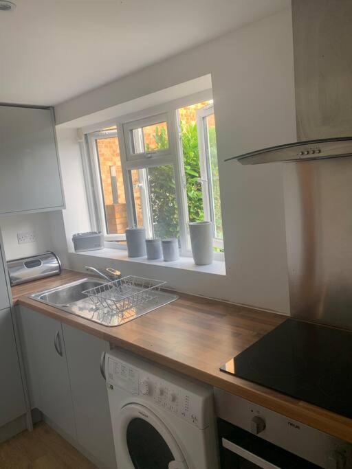Large Luxury Appartment Cobham  Zewnętrze zdjęcie