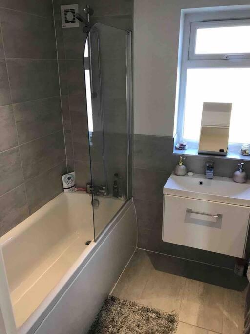 Large Luxury Appartment Cobham  Zewnętrze zdjęcie